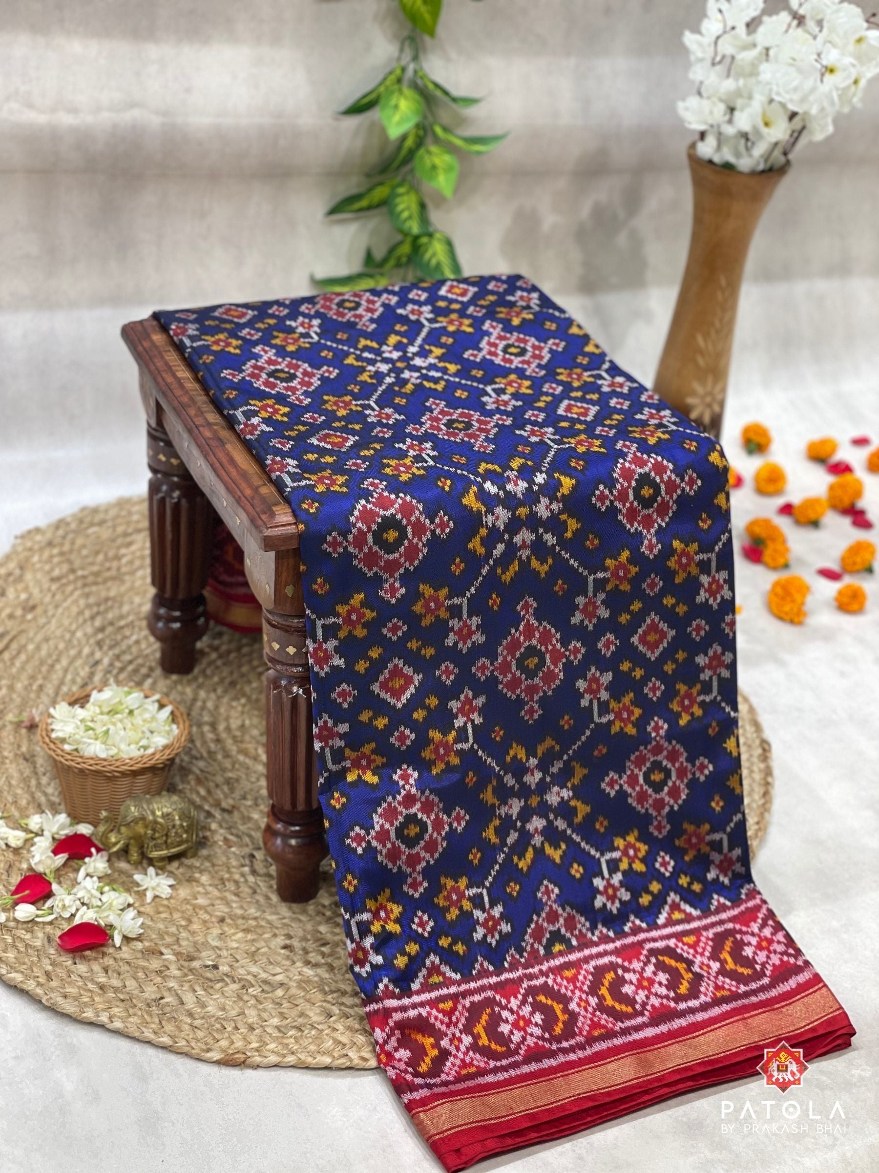 Traditional Navratna Design With Traditional Pallu Semi Double Ikat Saree